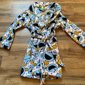 New. Size 5T Cookie Monster robe